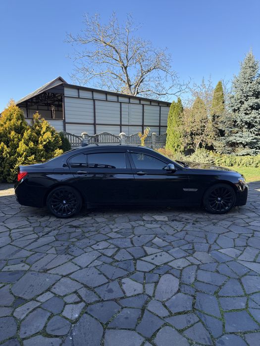 BMW 750 long 4.4 бензин