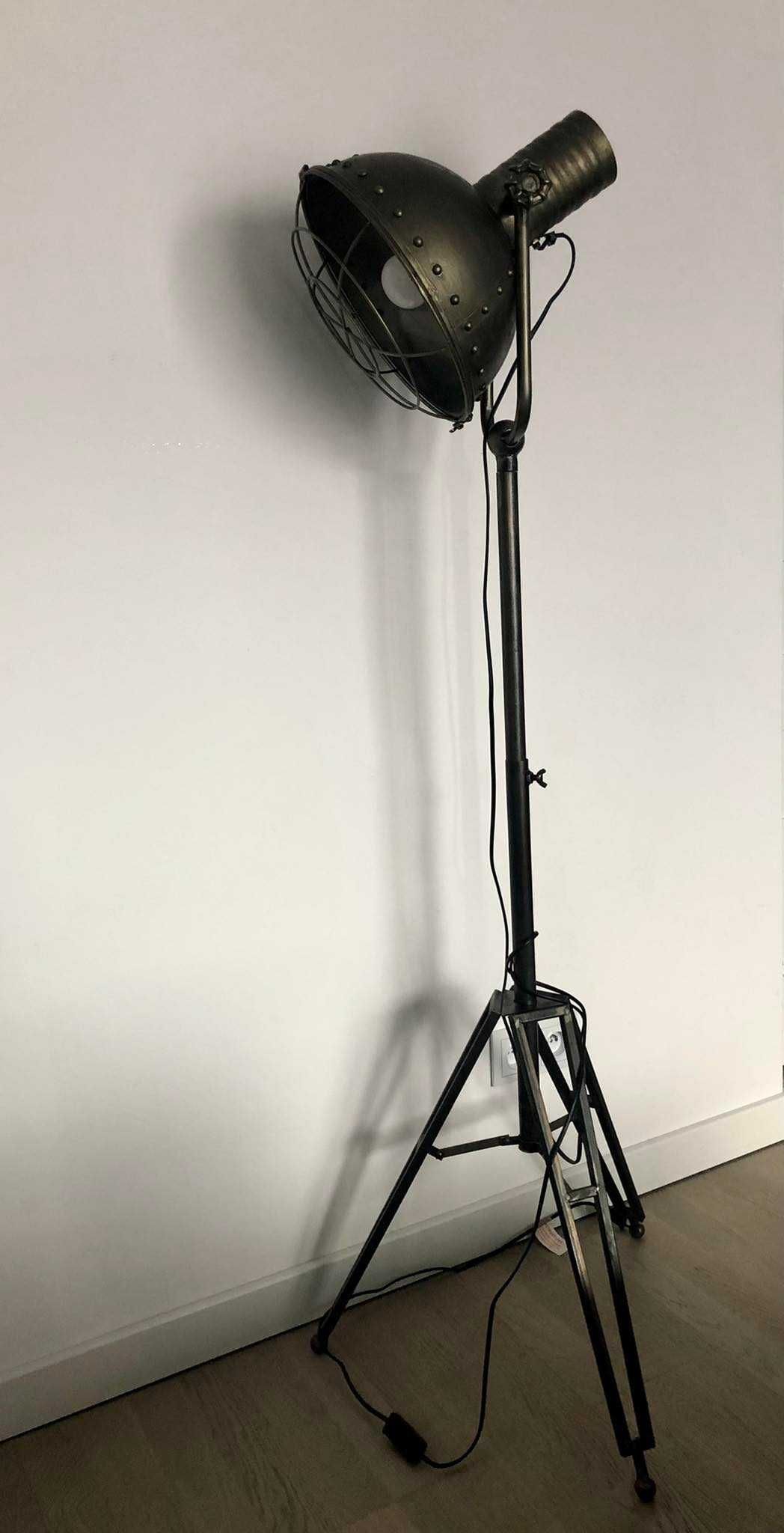 Designerska lampa podłogowa marki BePureHome Spotlight