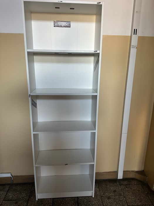 Regał z Ikei za darmo oddam.