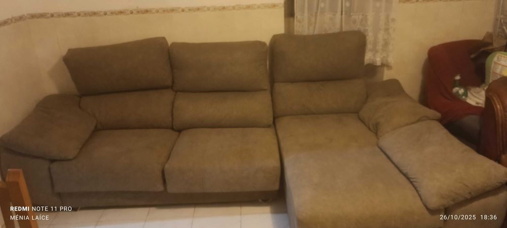 Sofá chaise quase novo e de fácil transporte