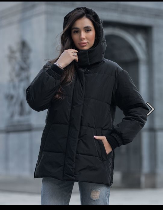 Чорна жіноча демісезонна куртка з капюшоном Staf
