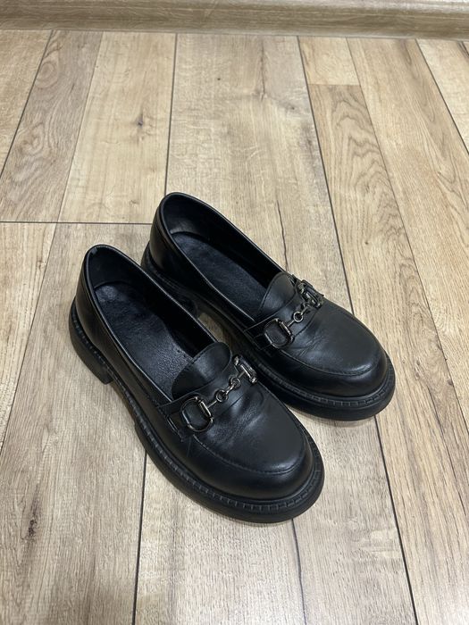 Шкіряні лофери.