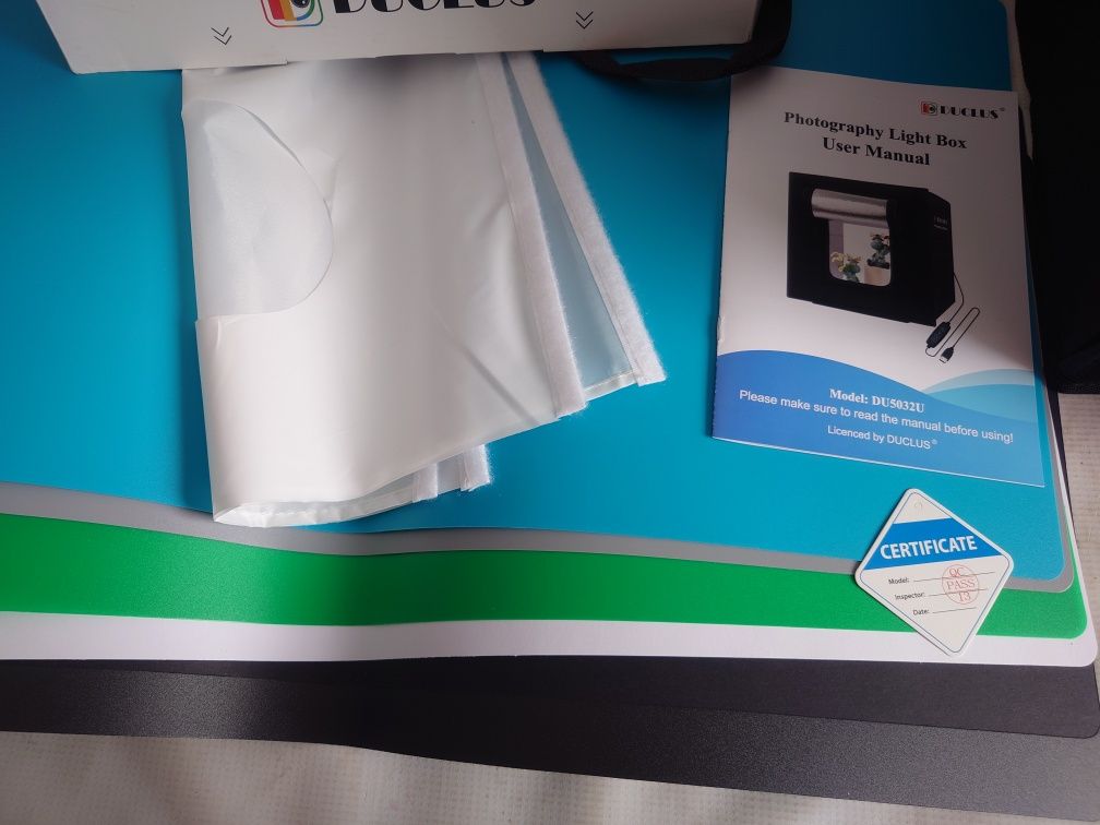 Namiot bezcieniowy 30x30x30 Pudło Fotograficzne z oświetleniem 8x TŁO