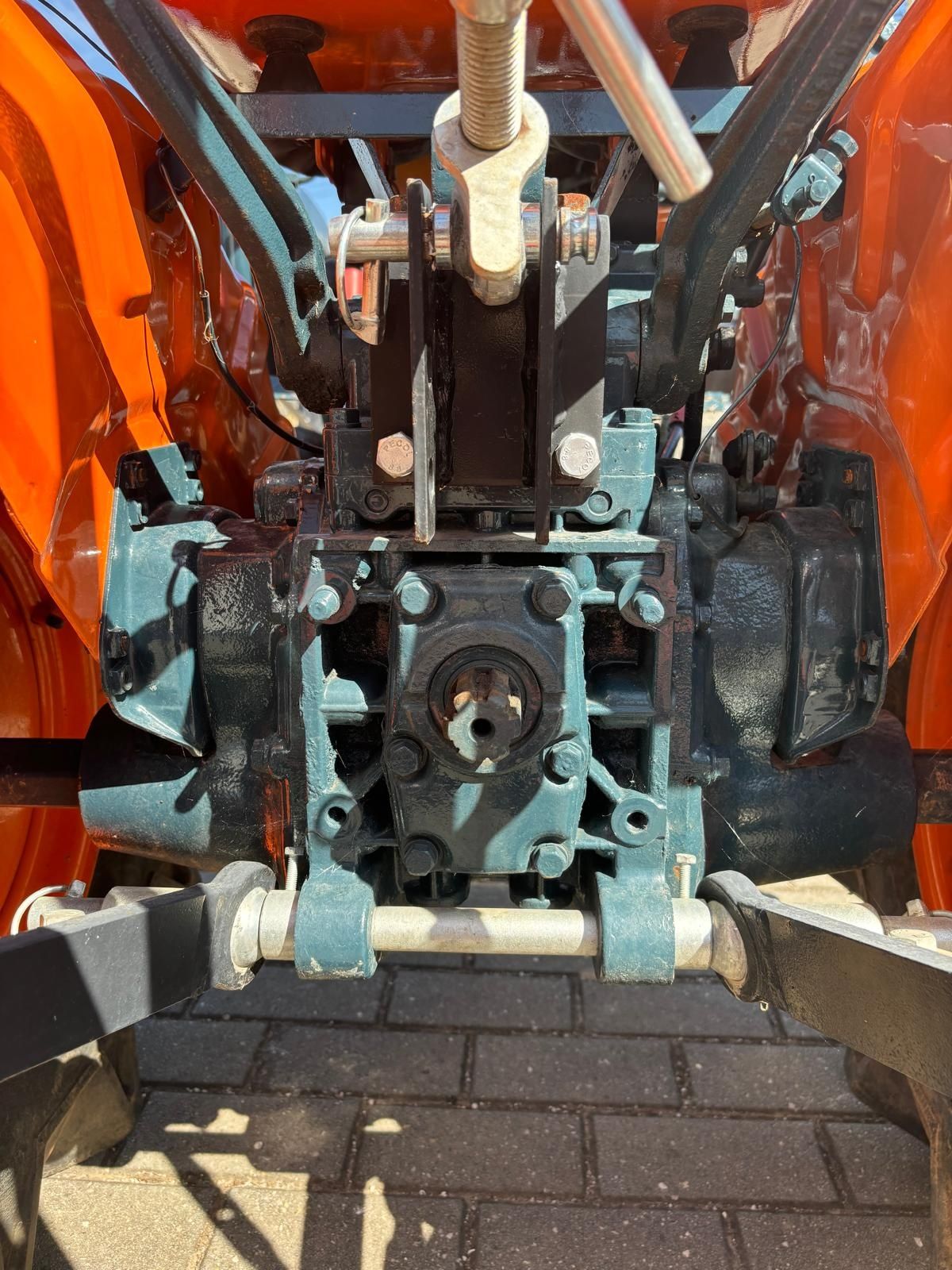 Trator Kubota com pá carregadora frontal