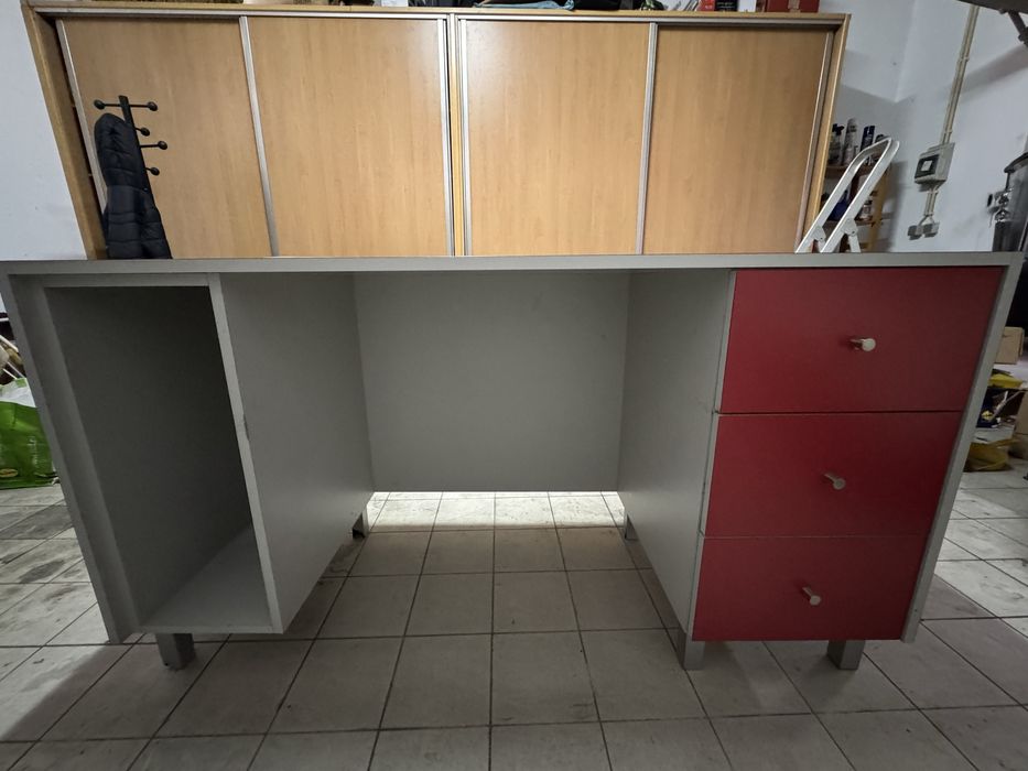 Secretária em madeira maciça