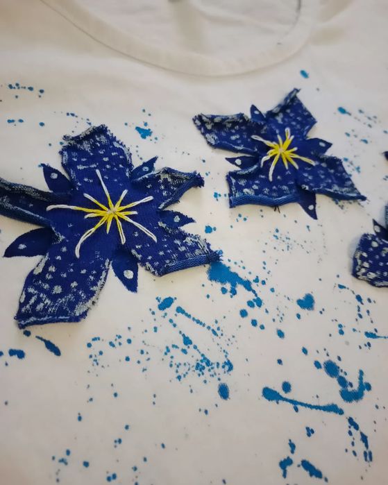 Футболка з квітами ручний розпис