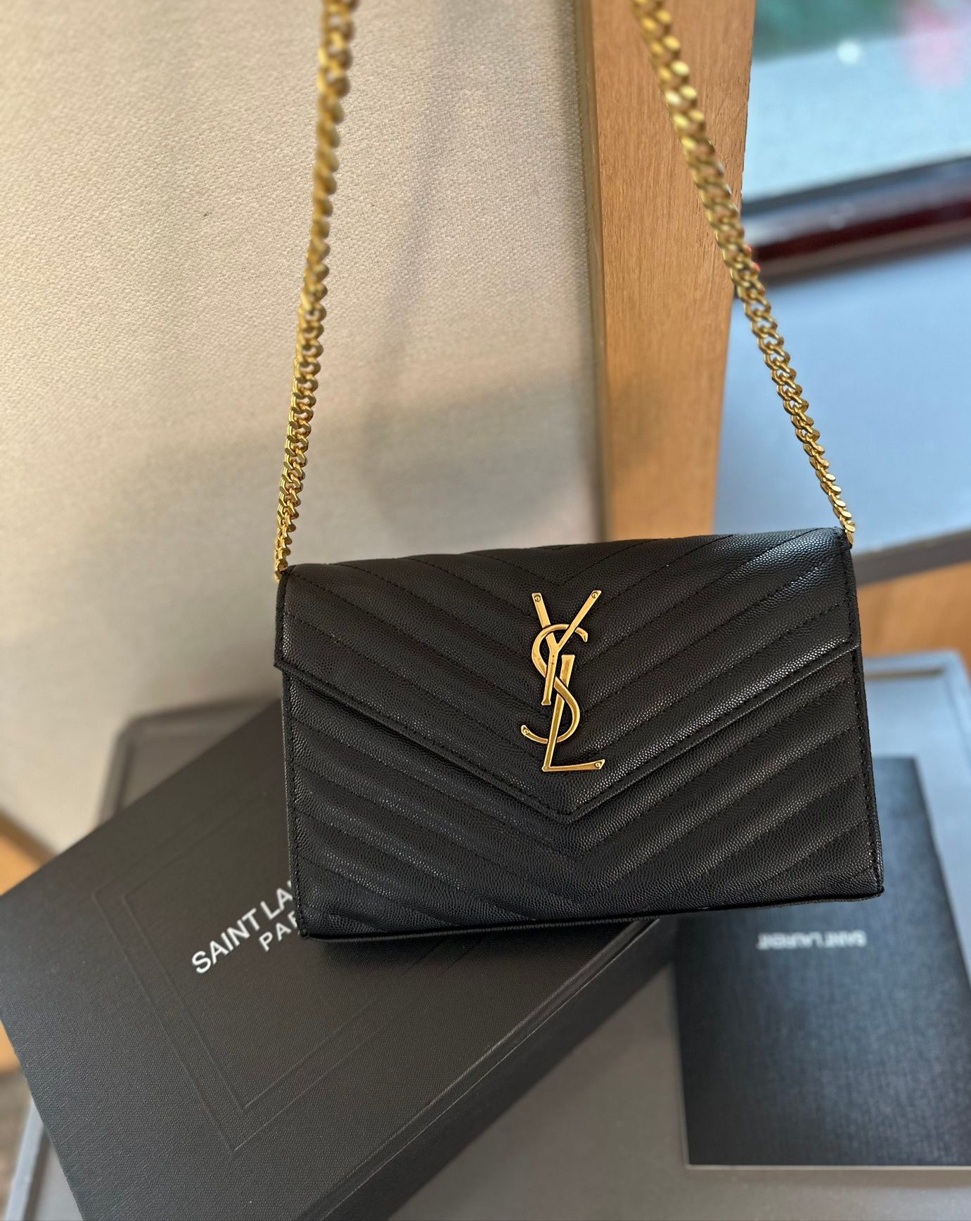 Клатч сумка YSL Saint Laurent WOC | чорна з золотом