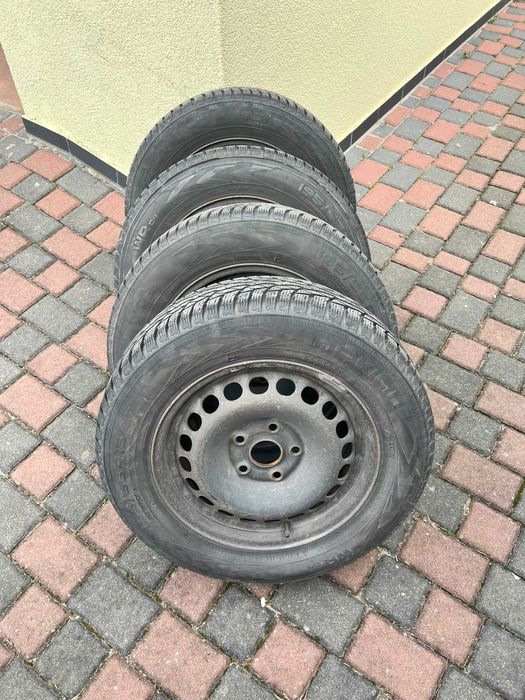 Sprzedam cztery koła z oponami zimowymi Nokian WR D4, 195/65, R15