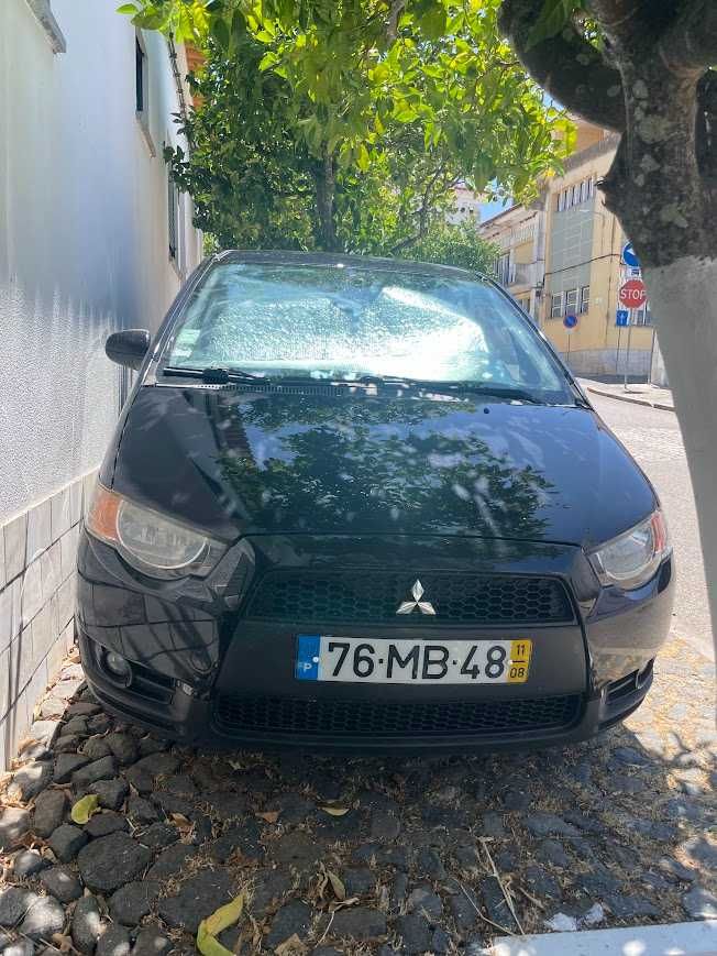 Mitsubishi Colt com revisão e inspeção acabadas de fazer