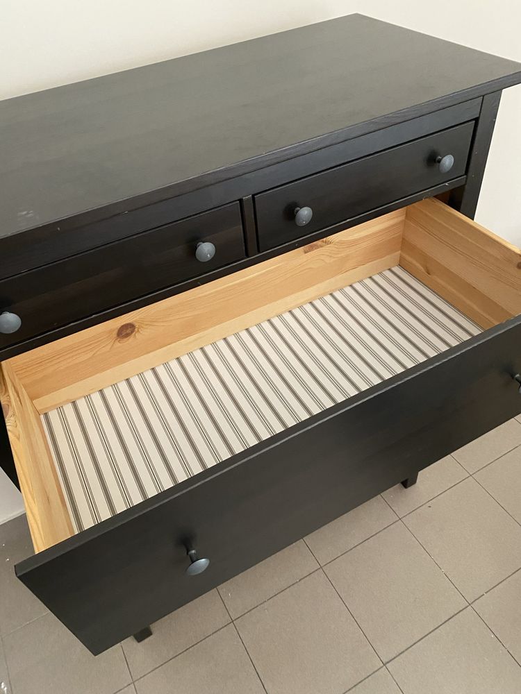 Cómoda HEMNES Ikea