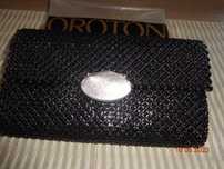 Elegancka czarna torebka kopertówka firmy OROTON  + gratis