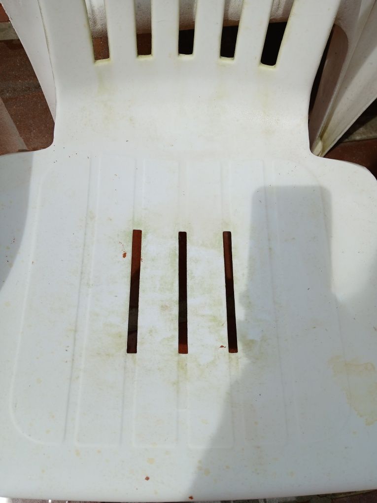 Cadeiras de plástico