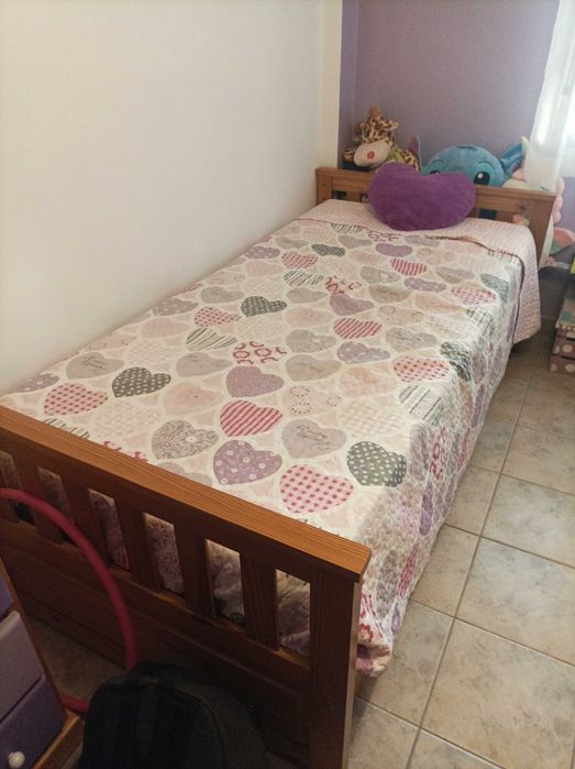 Cama individual em bom estado