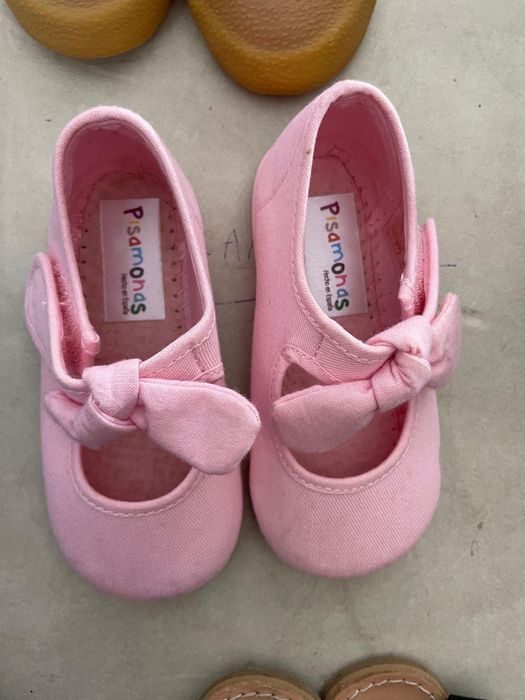 32 pares de calçado