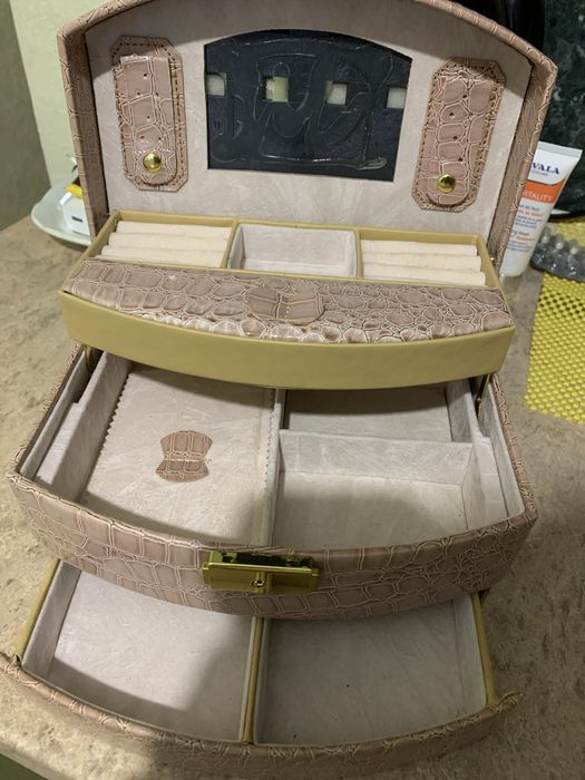 Скриня , шкатулка для прикрас