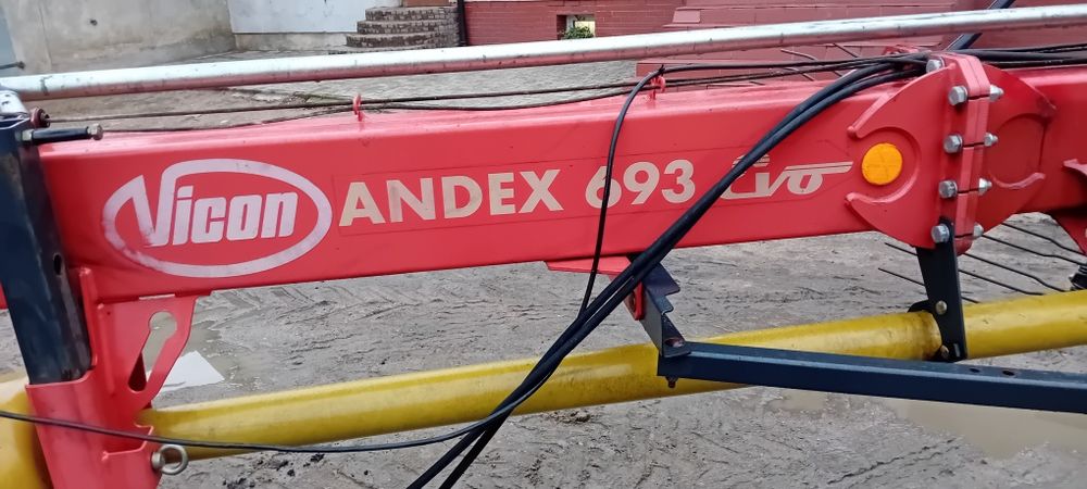 Zgrabiarka  Vicon andex  693