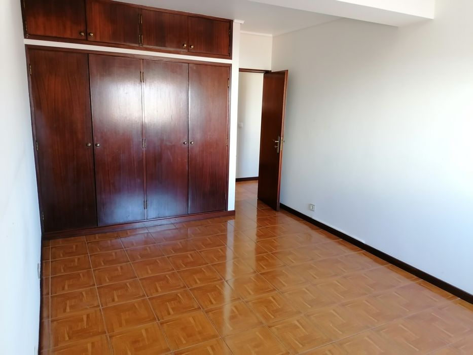 Vende-se Apartamento T 2, num primeiro andar, em Esgueira, Aveiro.