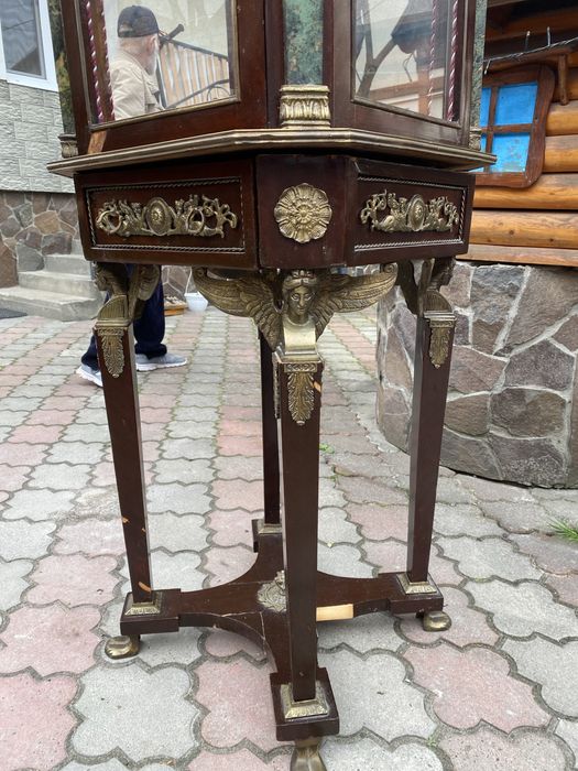 Ексклюзивна вітрина АМПІР