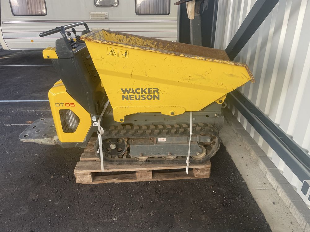 CAT 300.9D wynajem minikoparka wykop sam