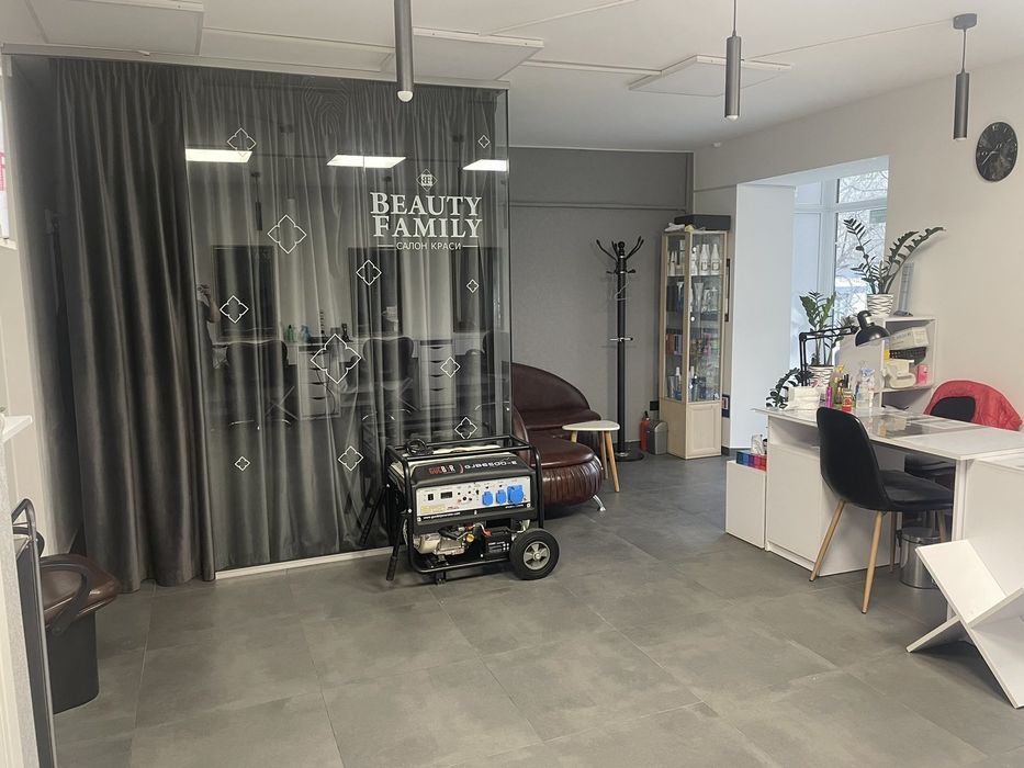 Здам в оренду робоче місце перукаря та майстра манікюру , педикюру