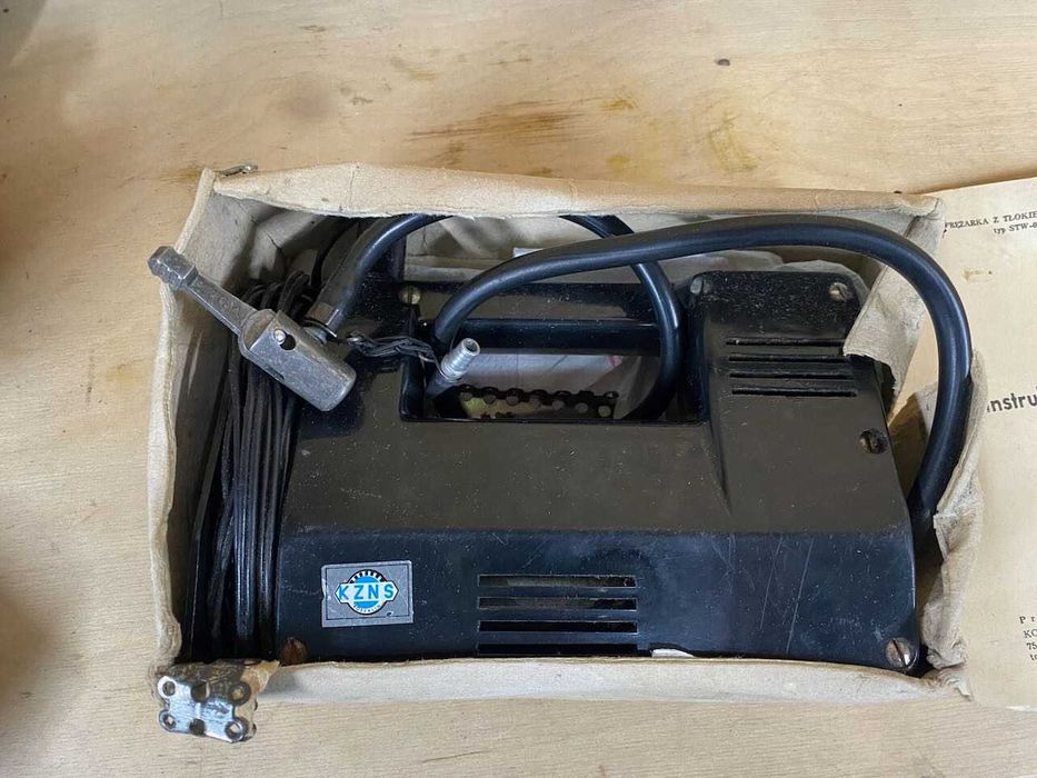 Sprężarka samochodowa STW-03A z PRL – sprawna, mało używana