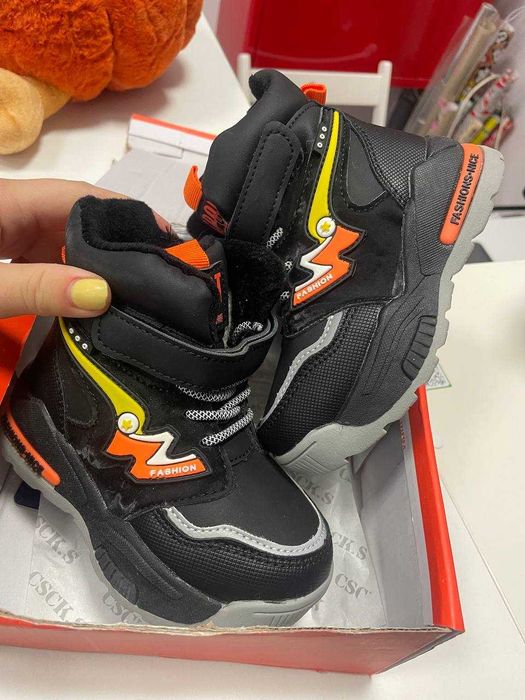Buty zimowe chłopięce czarne  stylowe, kozaki 23r