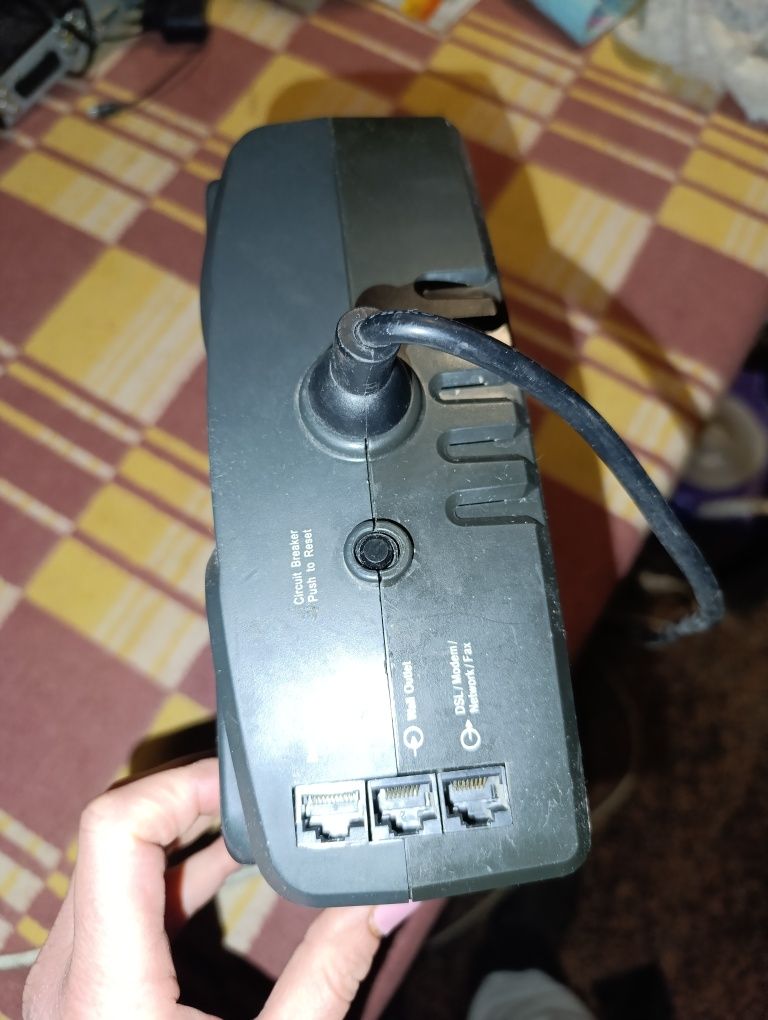 Безперебійне обладнання APC Back-UPS ES 700