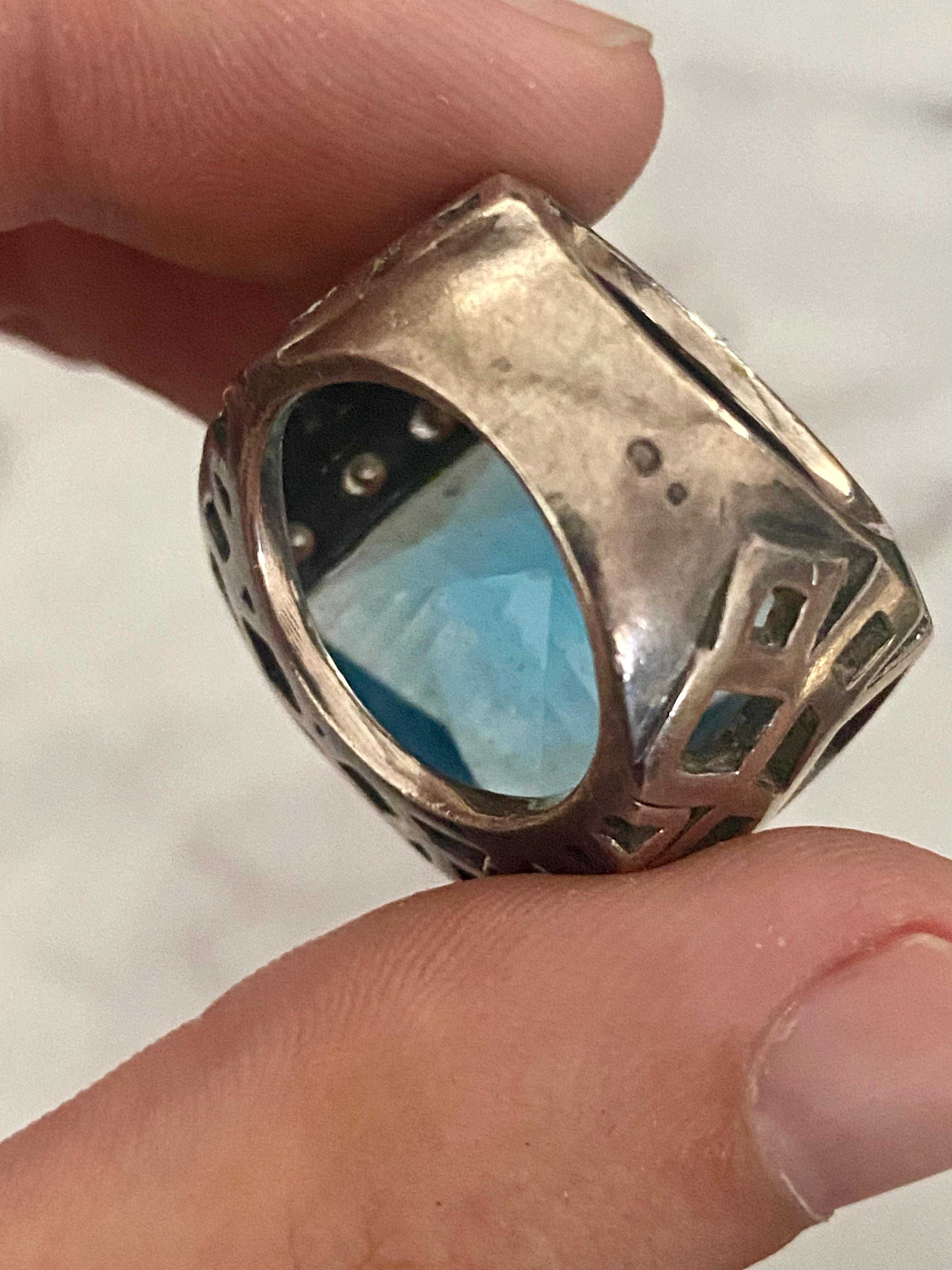 Anel de Prata Sólida com Uma Pedra Azul Grande