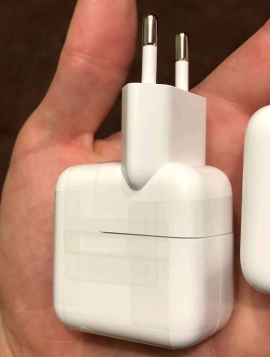 Продам новый оригинальный сетевой адаптер,блочек,зарядка на IPad