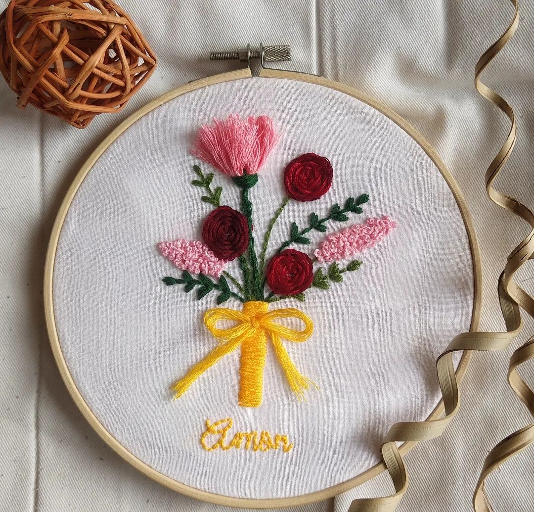 Peças de decoração (incluindo para bebé) em bordado livre