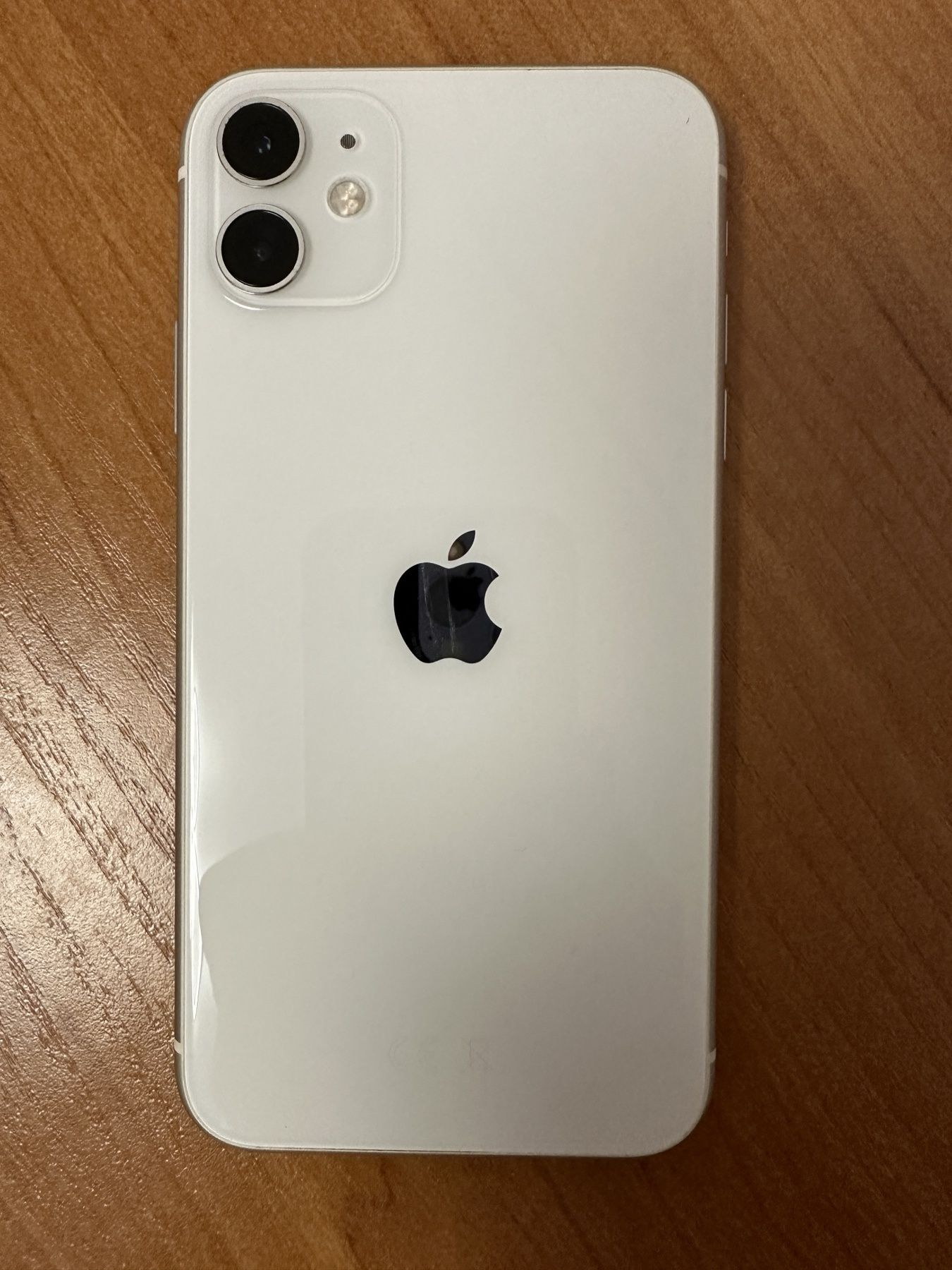 iPhone 11 white 64g.