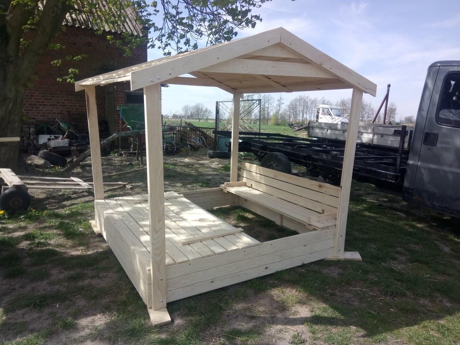 Piaskownica kryta z ławkami 150x150 cm lub 180x180 cm lub większa