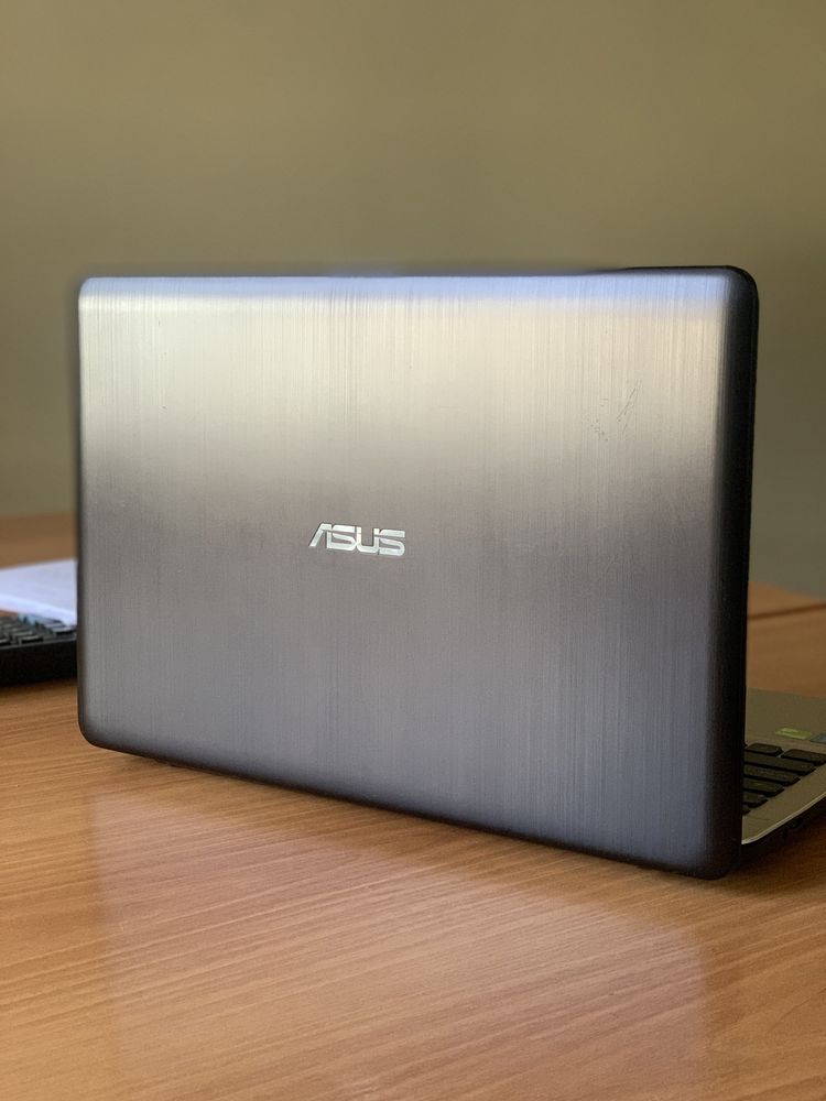 Ноутбук Asus