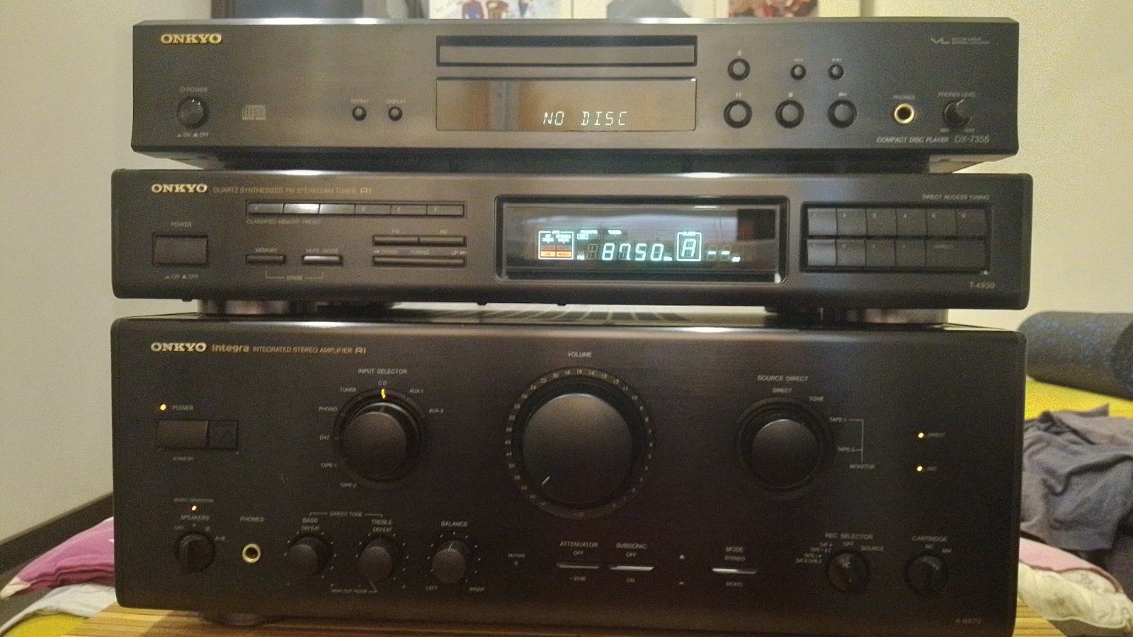 Продам стойку onkyo A8870