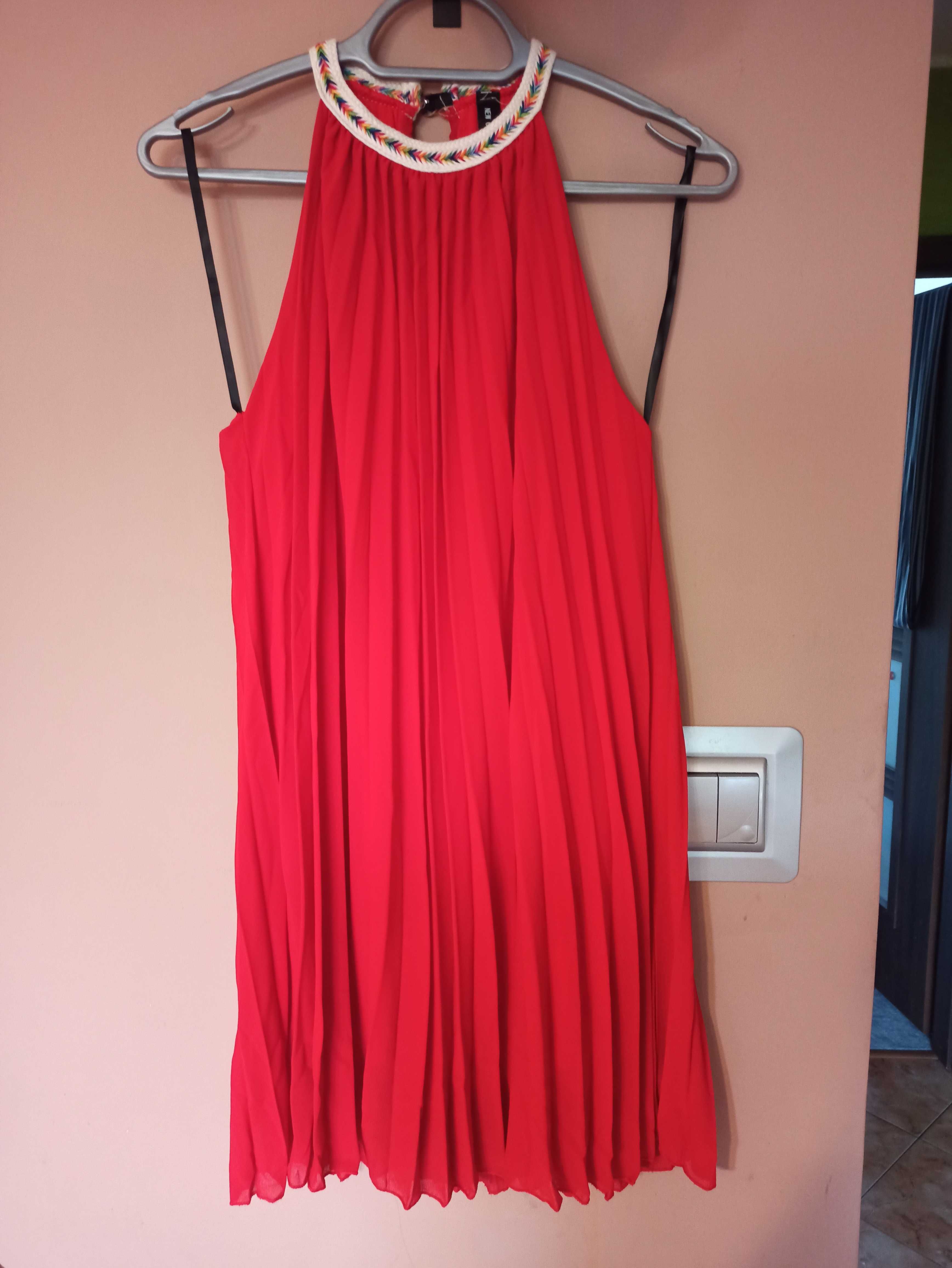 Czerwona plisowana sukienka mini r. S/M