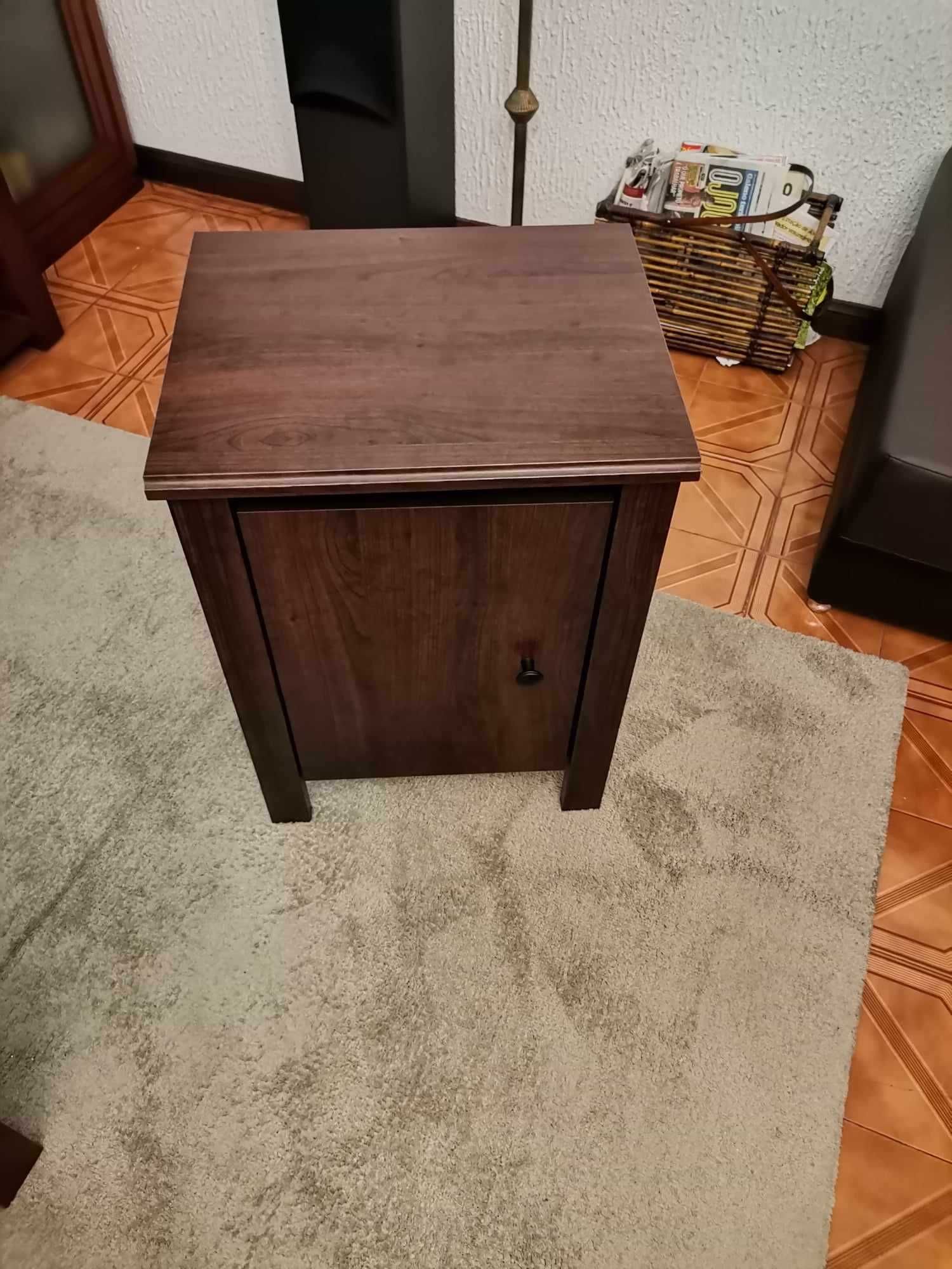 Mesinha de cabeceira IKEA