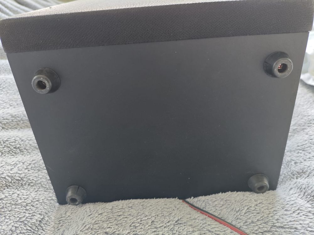 Dwie kolumny Super Dynamic Speaker po 16W.
