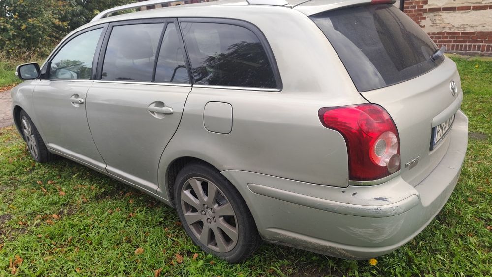 Sprzedam Toyotę Avensis