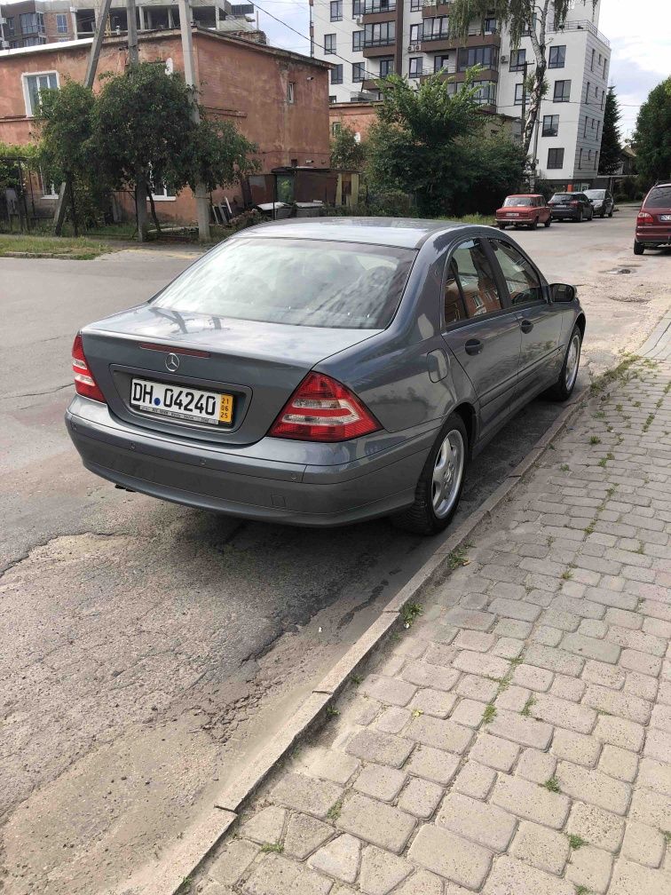 Mercedes c-class 200