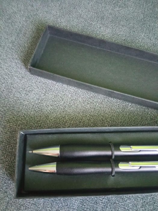 Zestaw długopis+ołówek. W kartonowym etui. Nowy.
