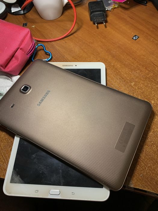 Планшети Samsung T561 на запчастини