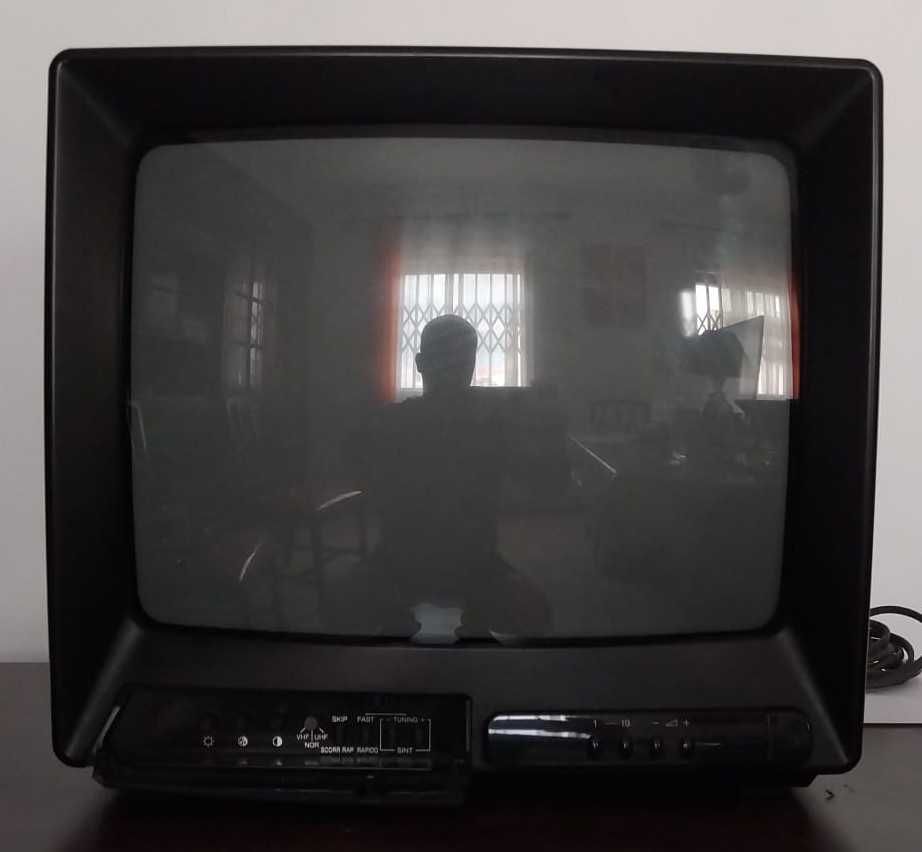 Televisão CRT Sharp antiga – Funcional
