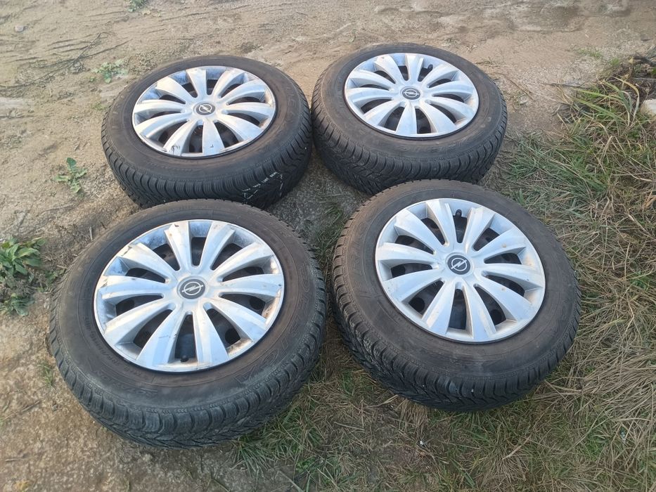 Komplet opon zimowych na felgach Dębica Frigo 2 Opel Astra Dębica Frig