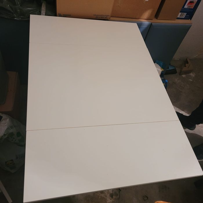 Biały stół rozkładany