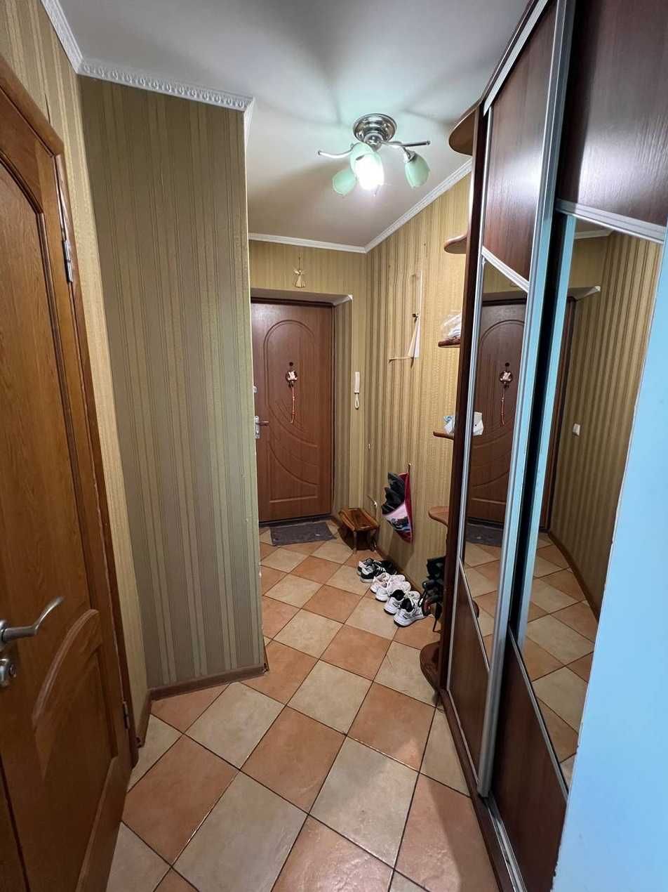 Продаж 2к квартири з ремонтом та меблями по вулиці Максимовича