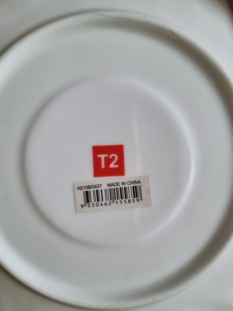 Jasnoróżowa filiżanka porcelanowa z talerzykiem