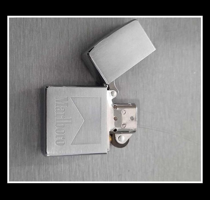 Isqueiro ZIPPO - 'Marlboro'