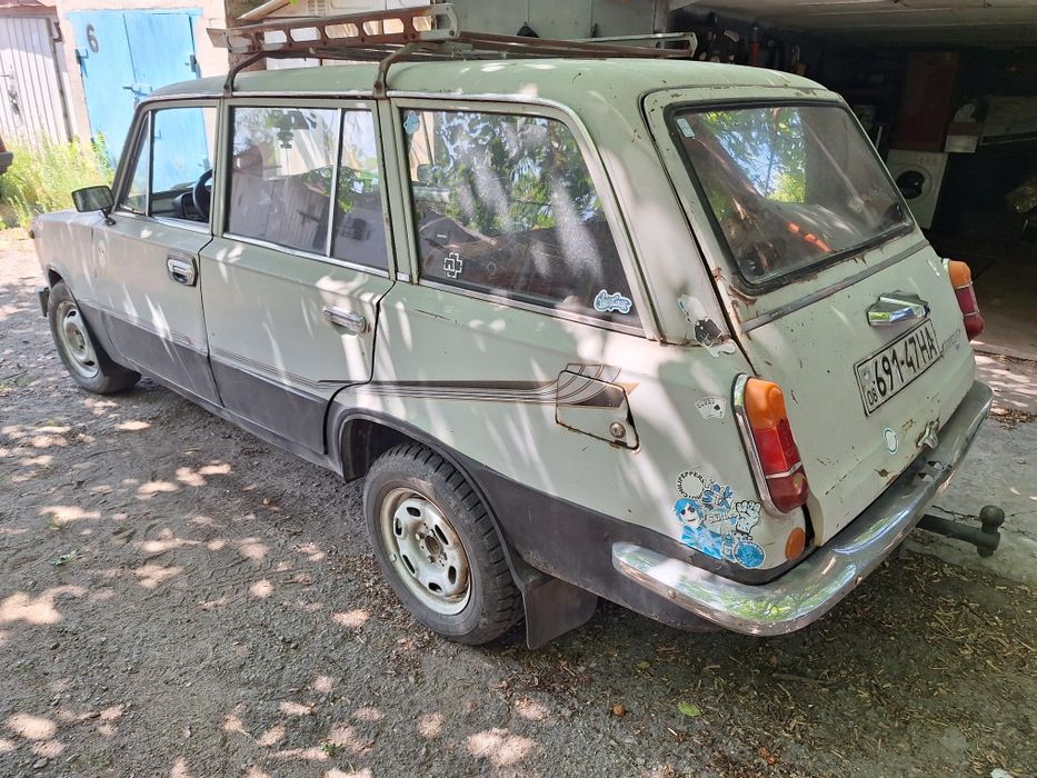 Ваз 2102 на ходу є фаркоп і багажник