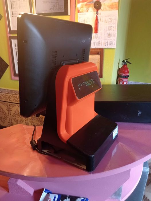 POS + Impressora talões térmica
Gaveta de dinheiro.