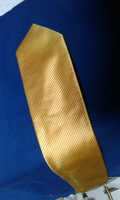 Gravata de seda em amarelo dourado